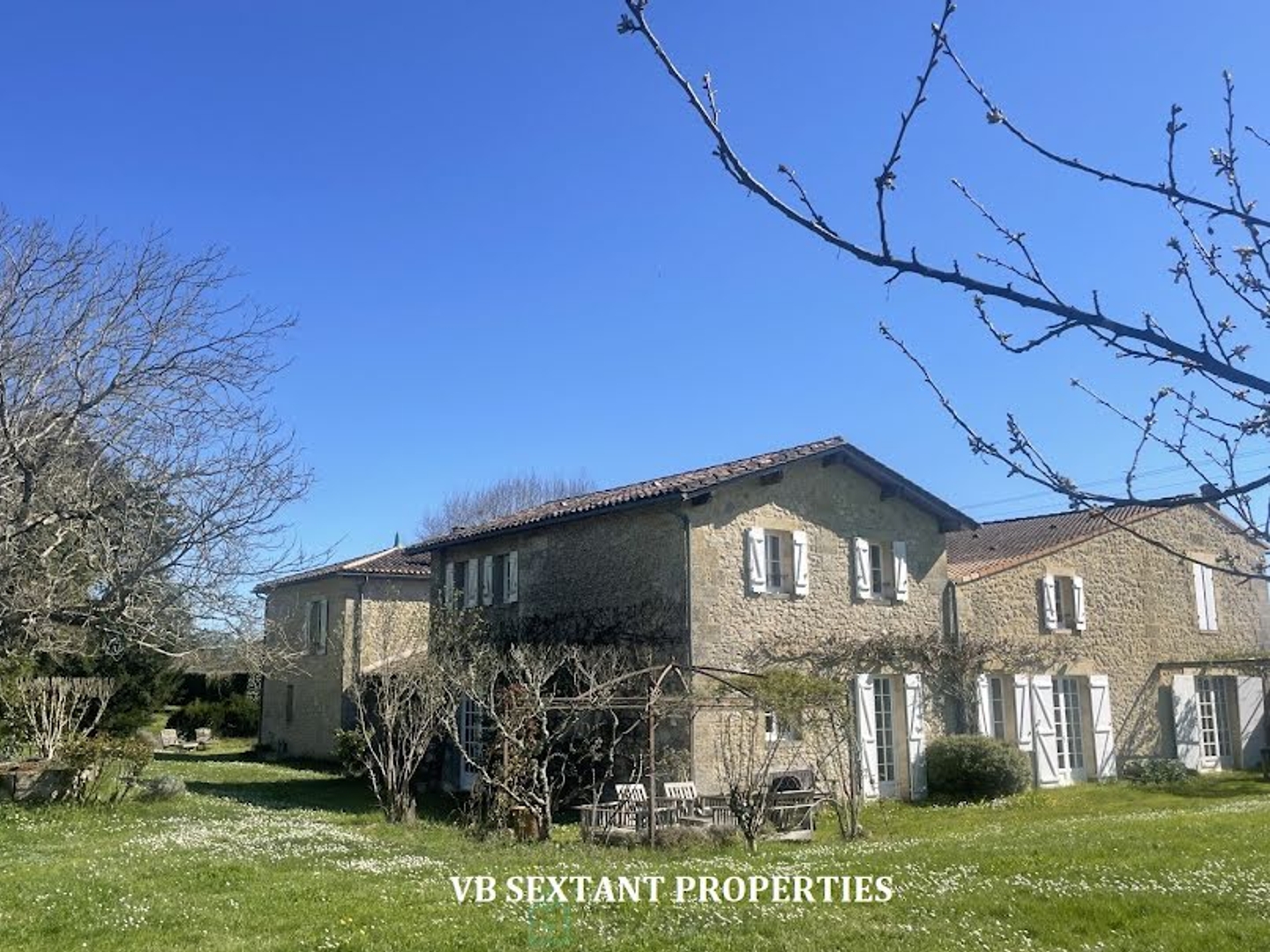 Maison à vendre - 19 pièces - 600m2 - Branne (33420)