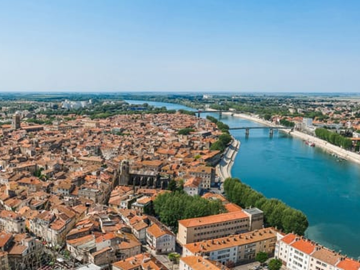 Magasin à vendre - 90m2 - Arles (13200)