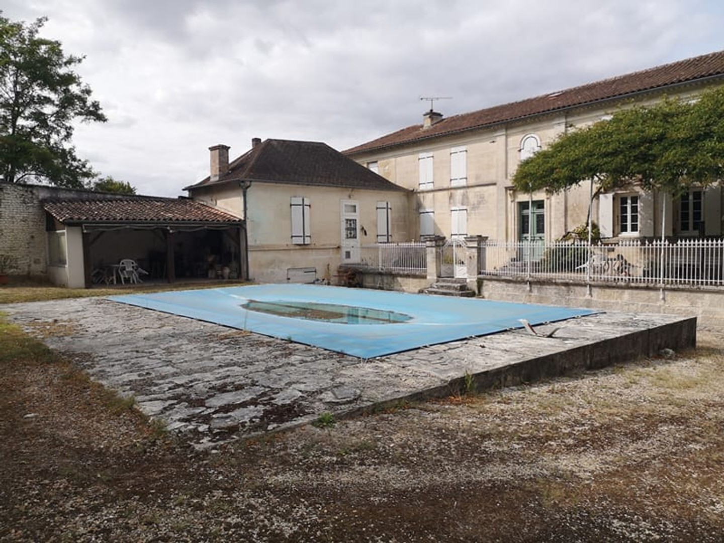 Maison à vendre - 8 pièces - 268m2 - Genté (16130)