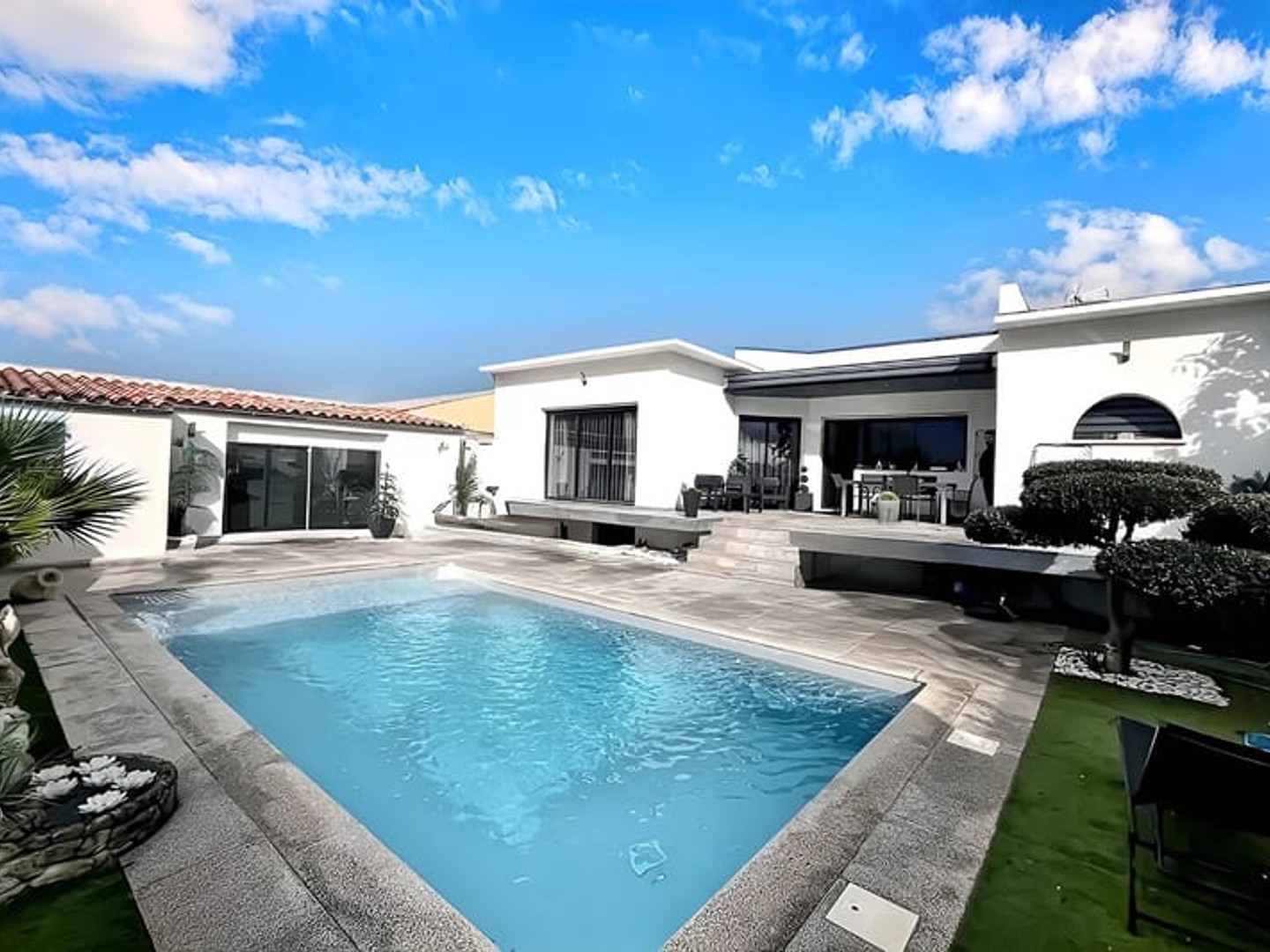 Maison à vendre - 5 pièces - 138m2 - Sainte-Soulle (17220)