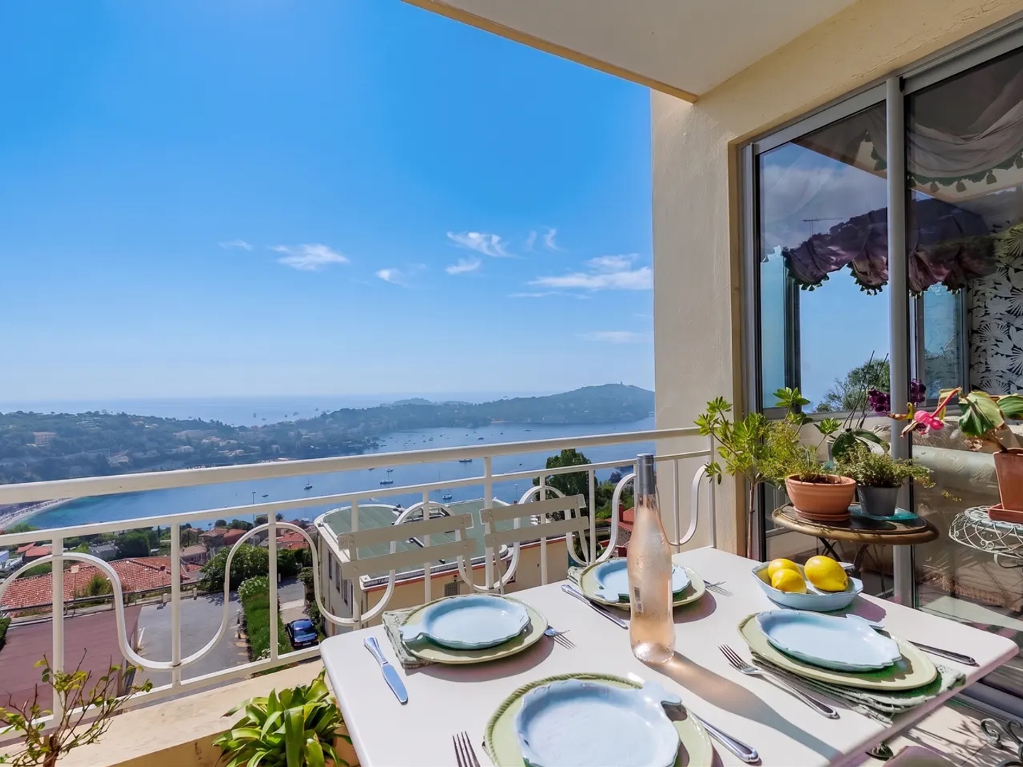 Magnifique appartement avec vue panoramique sur le Cap Ferrat et terrasse