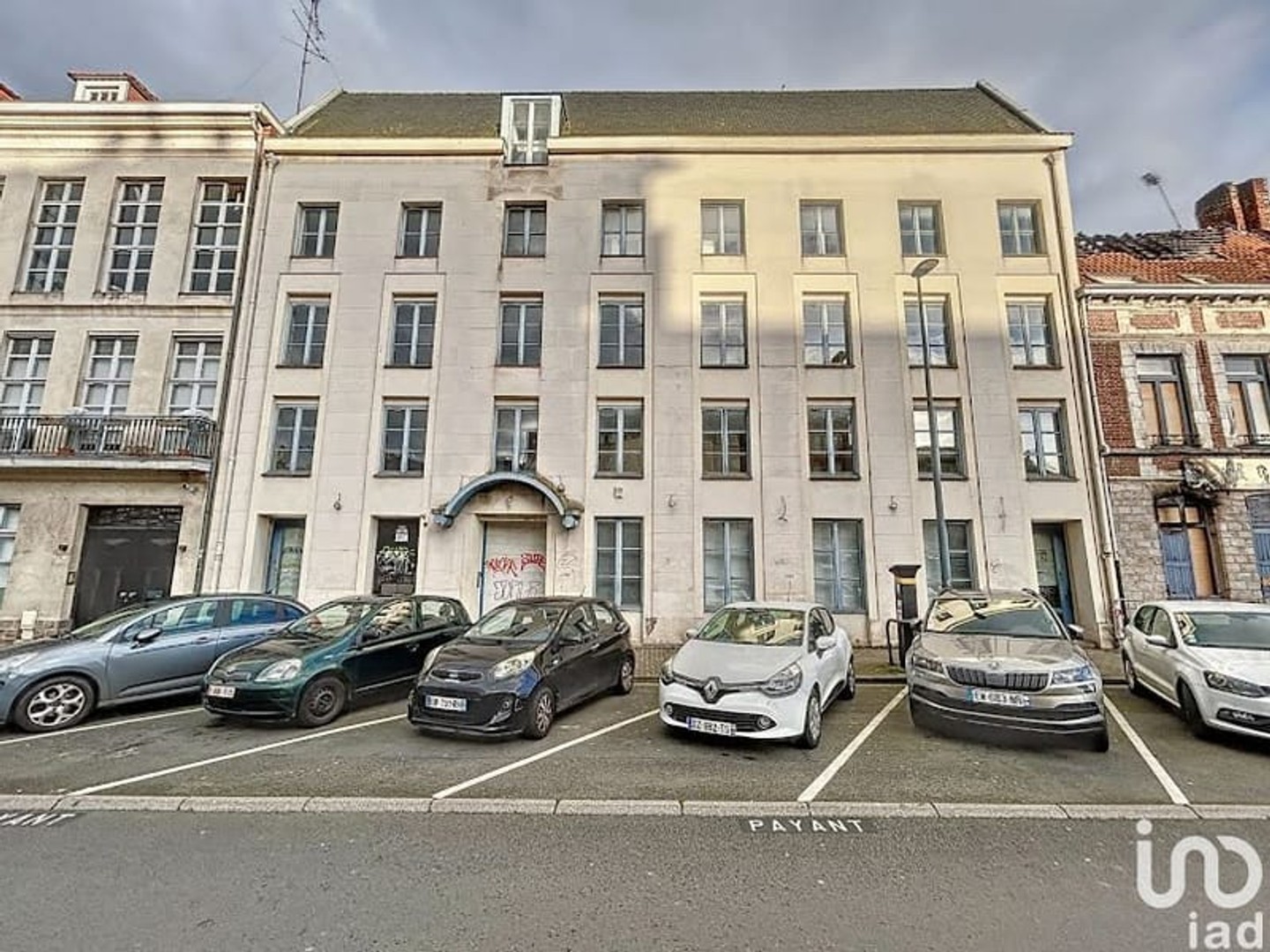 Local 10 pièces 1002 m²
