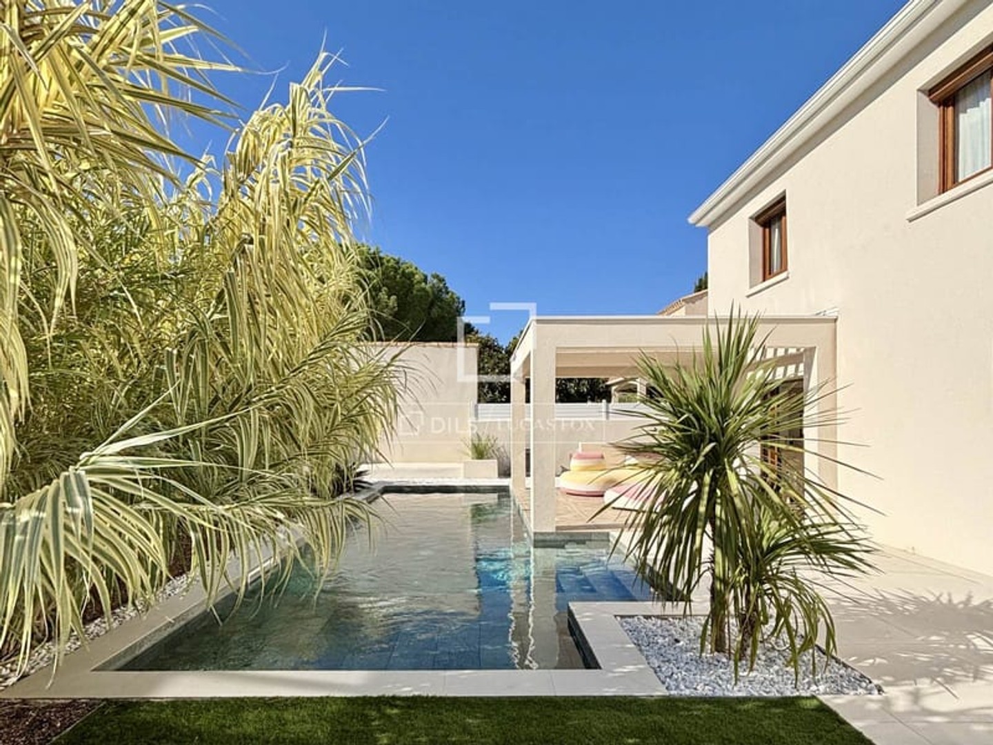 Maison 6 pièces 232 m²