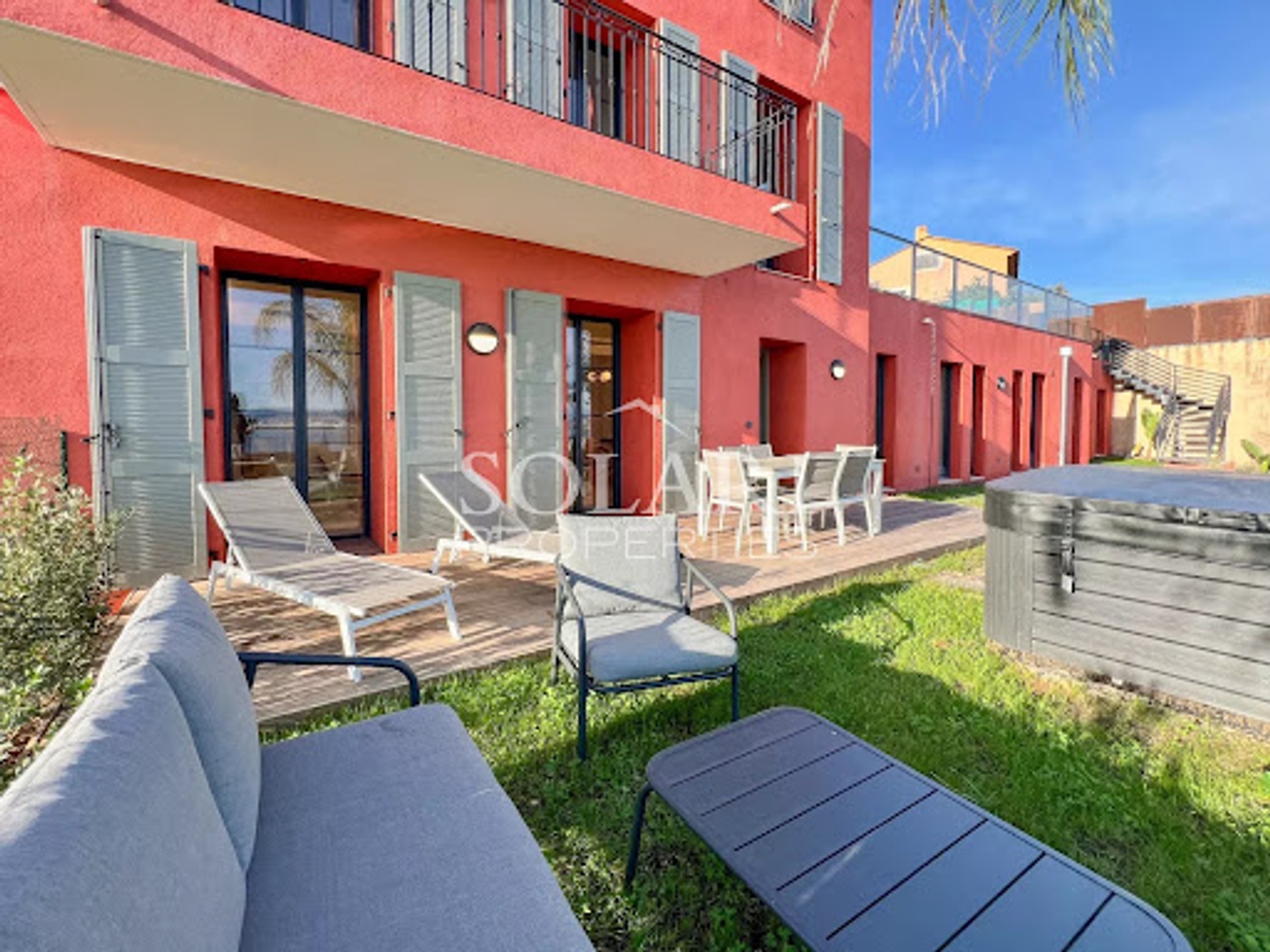 Appartement à vendre - 4 pièces - 127m2 - Théoule-Sur-Mer (06590)