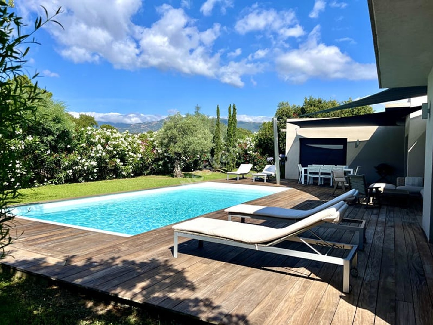 Maison à vendre - 5 pièces - 185m2 - Lecci (20137)