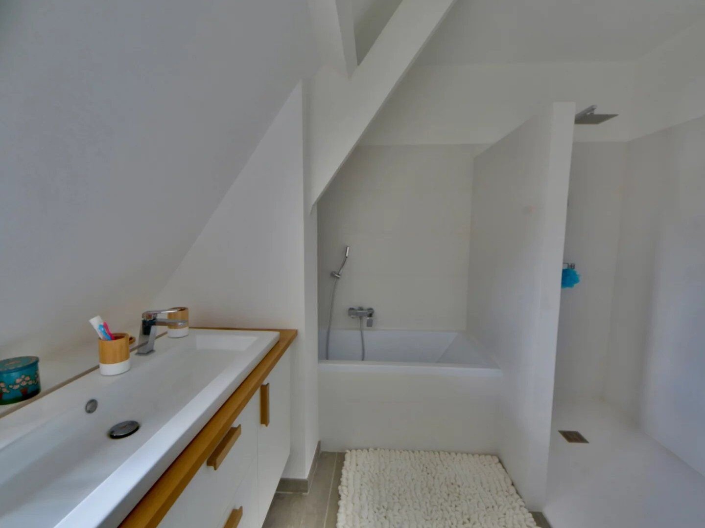 Maison d'Exception avec Parc Arboré et Piscine en Pierre de Bali