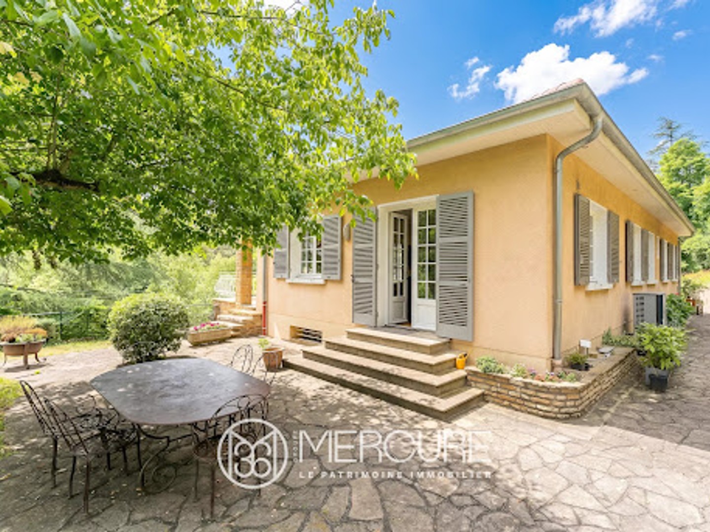 Maison à vendre - 9 pièces - 252m2 - Saint-Cyr-Au-Mont... (69450)