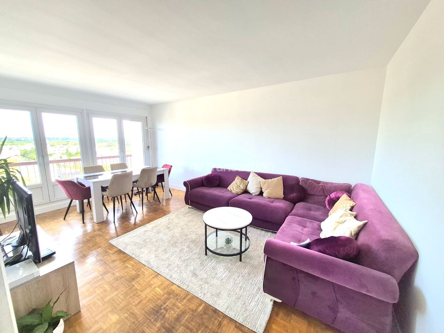 T4 RÉNOVÉ DE 82,5 M² – 3 CHAMBRES – BALCON – PARKING – CAVE