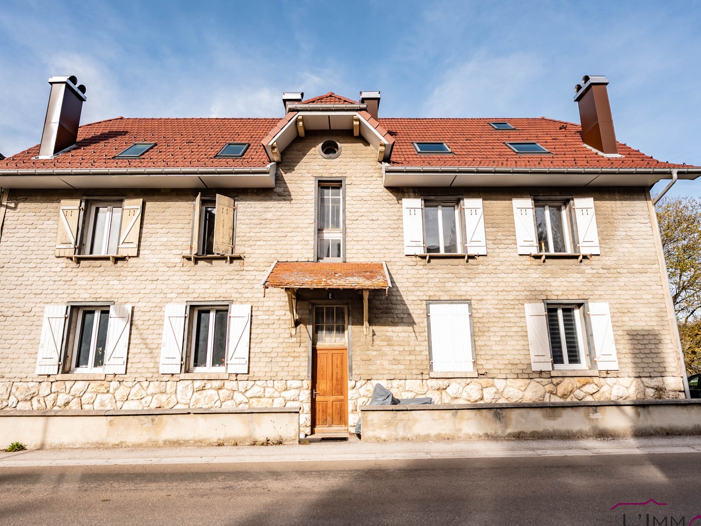 Appartement à vendre - 2 pièces - 42m2 - Longevilles-Mont-... (25370)