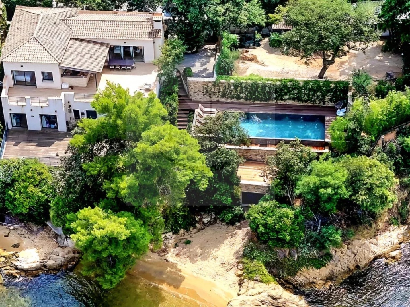Maison à vendre - 6 pièces - 200m2 - Saint-Tropez (83990)