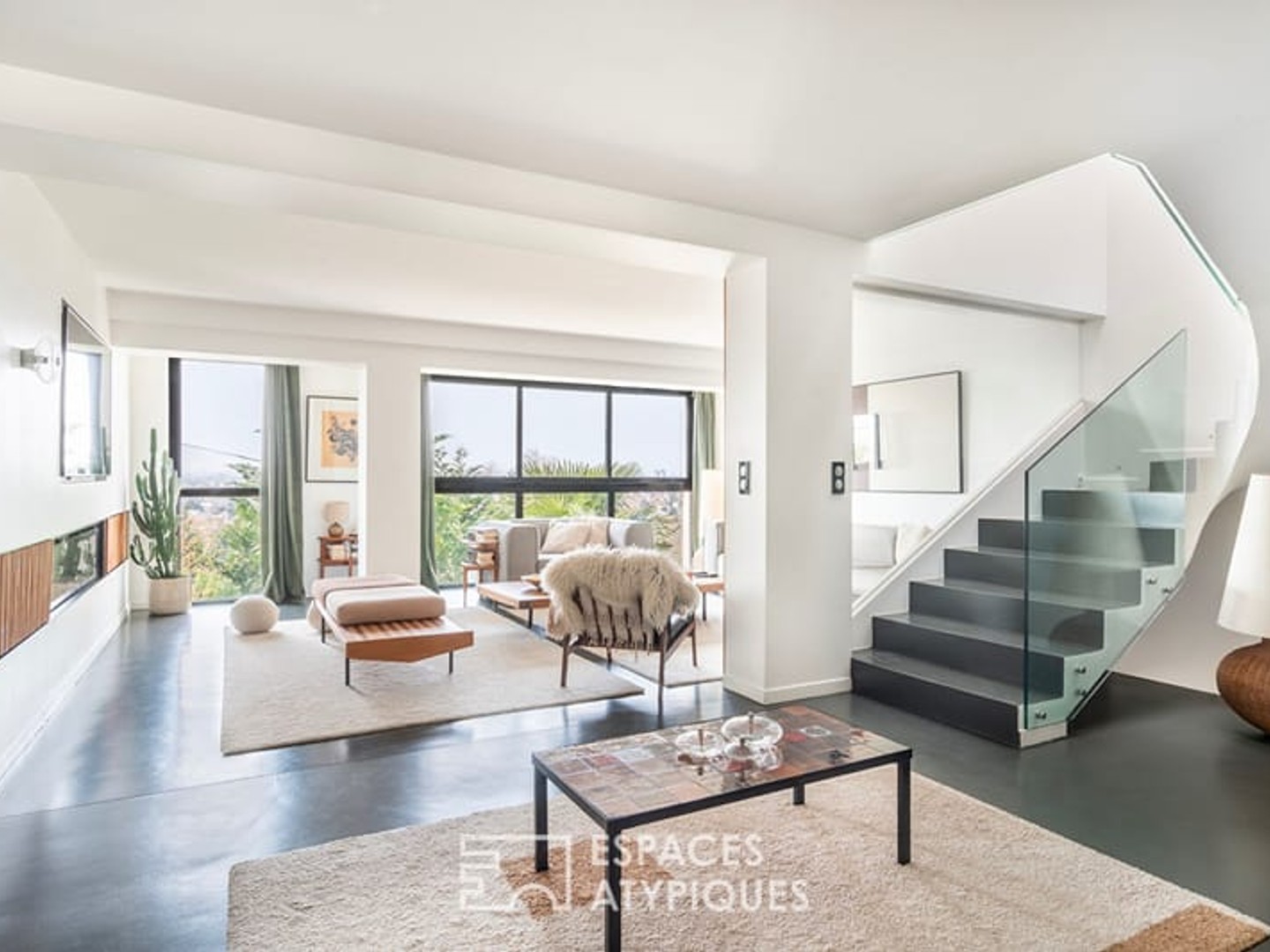 Maison d'architecte aux accents californiens, vue spectaculaire sur Paris