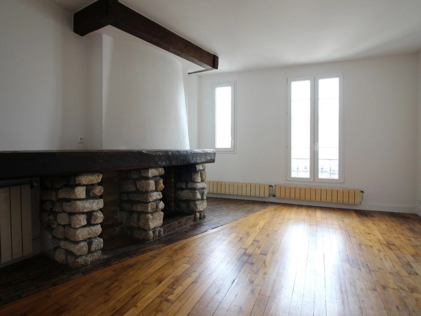Bel appartement lumineux de 4 pièces au 5eme etage à 200 m du métro Louise Michel