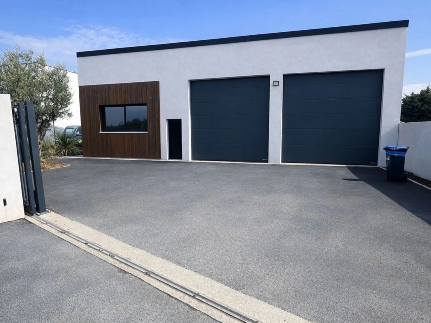 Magasin à vendre - 5 pièces - 200m2 - Saint-Vivien (17220)