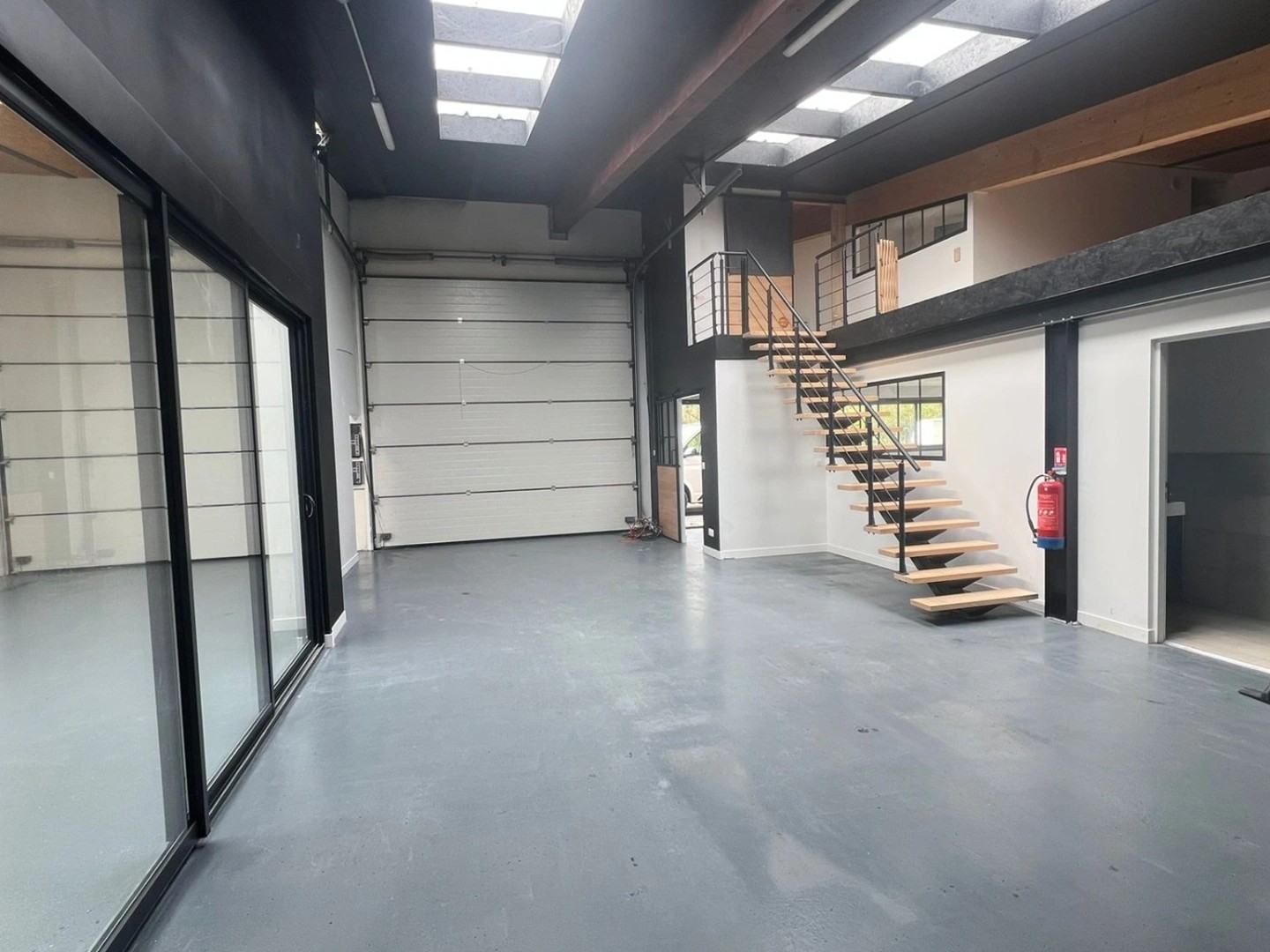 Magasin à vendre - 5 pièces - 200m2 - Saint-Vivien (17220)