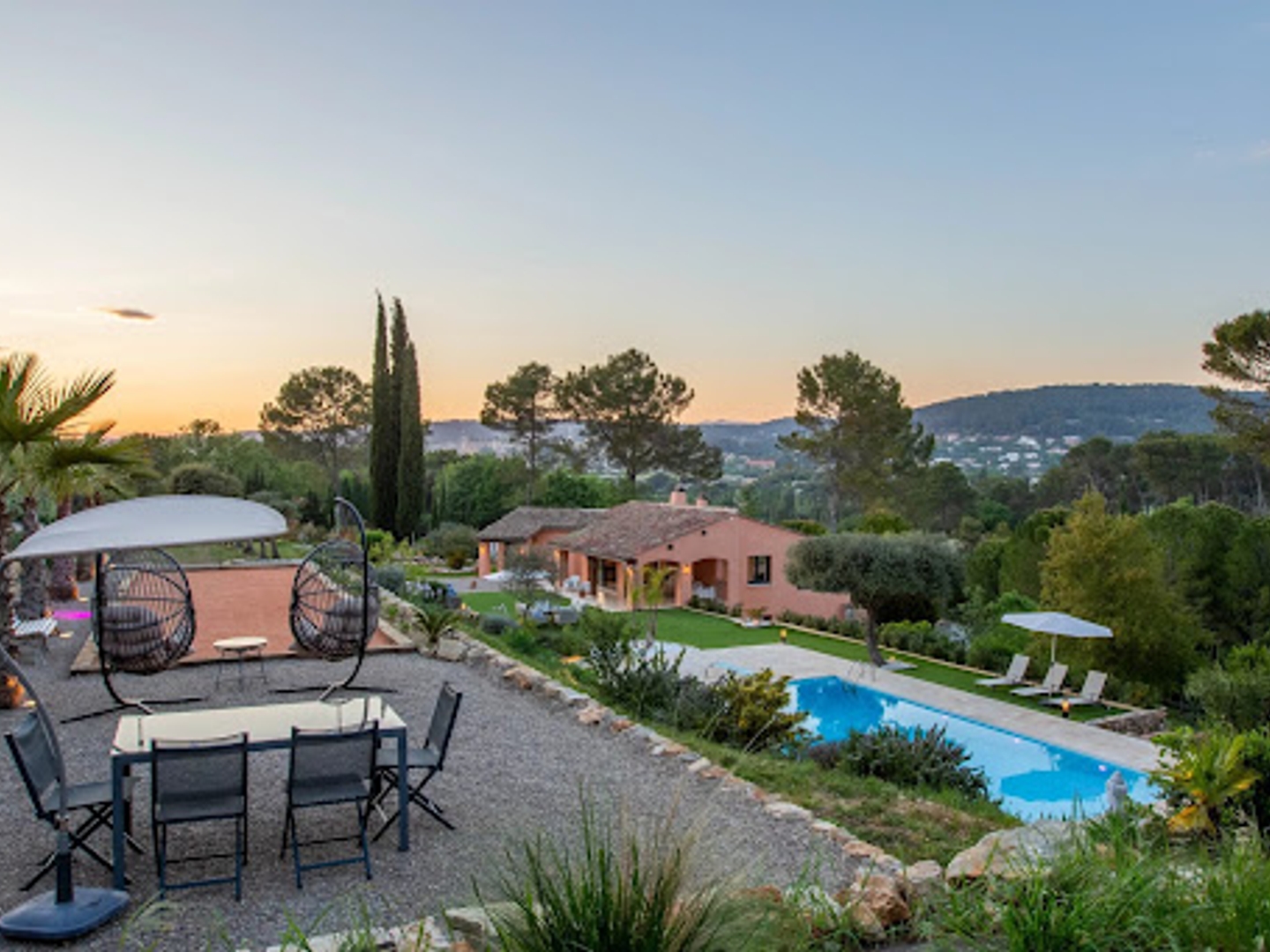 Villa 9 pièces 240 m²