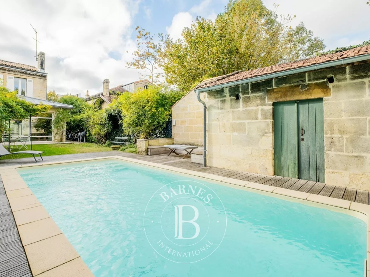 Bordeaux - Barrière du Médoc - Maison familiale de 260 m² - Jardin - Piscine - Stationnement