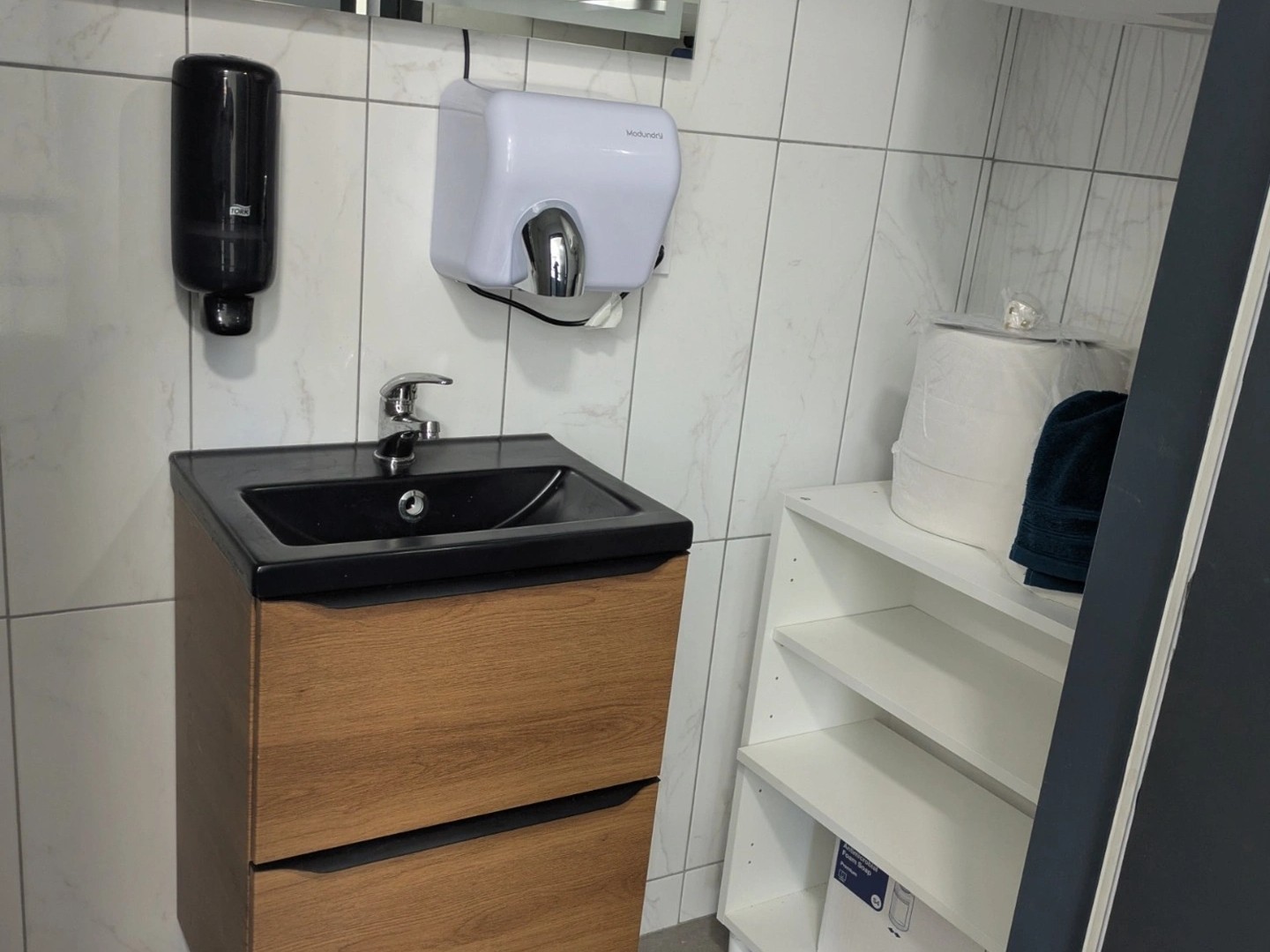 Magasin à vendre - 1 pièce - Bourgoin-Jallieu (38300)
