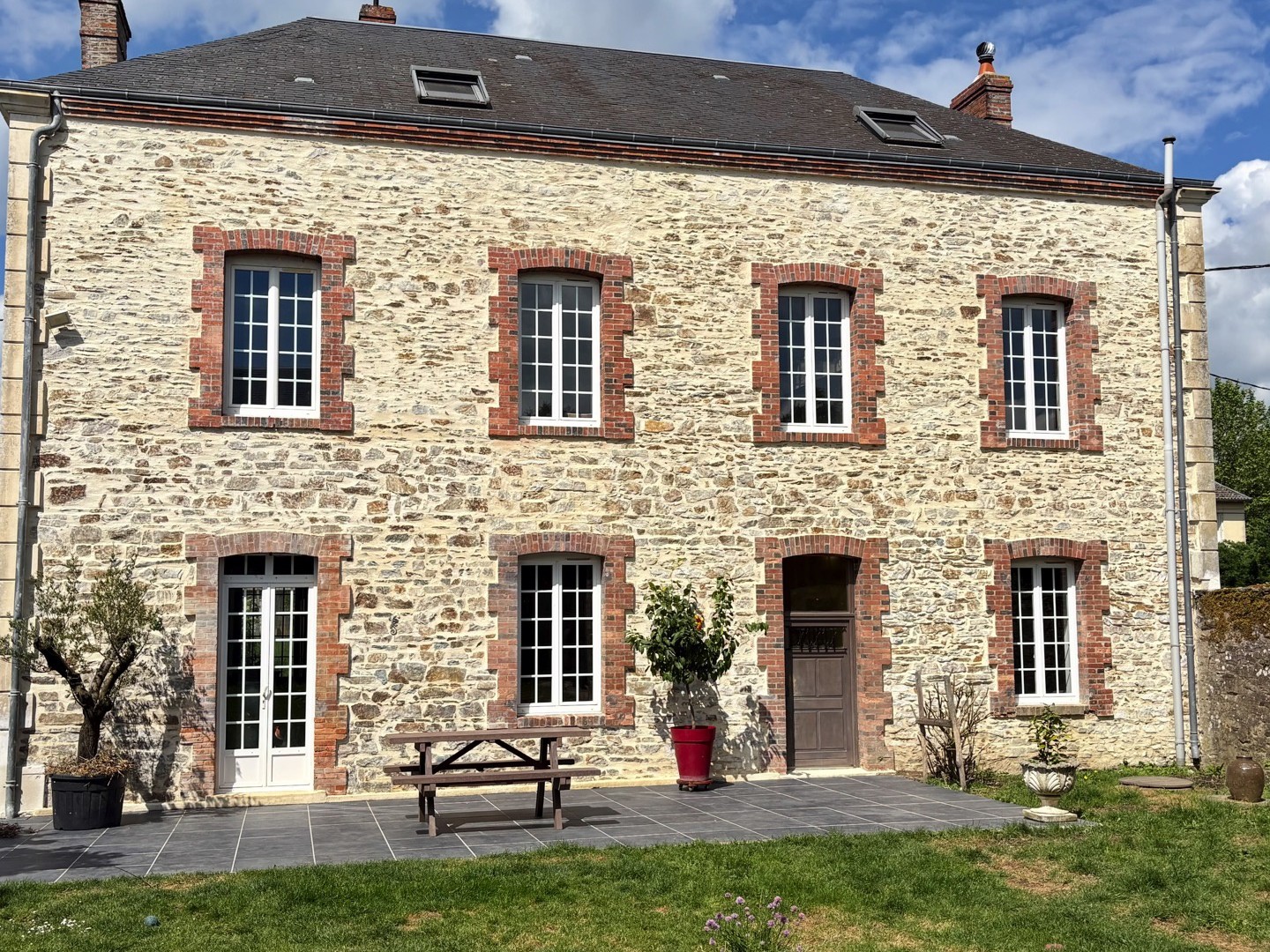 Maison à vendre - 7 pièces - 180m2 - Éguzon-Chantôme (36270)