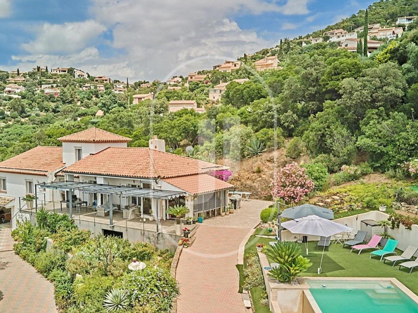 Villa avec vue mer et piscine à vendre aux Issambres