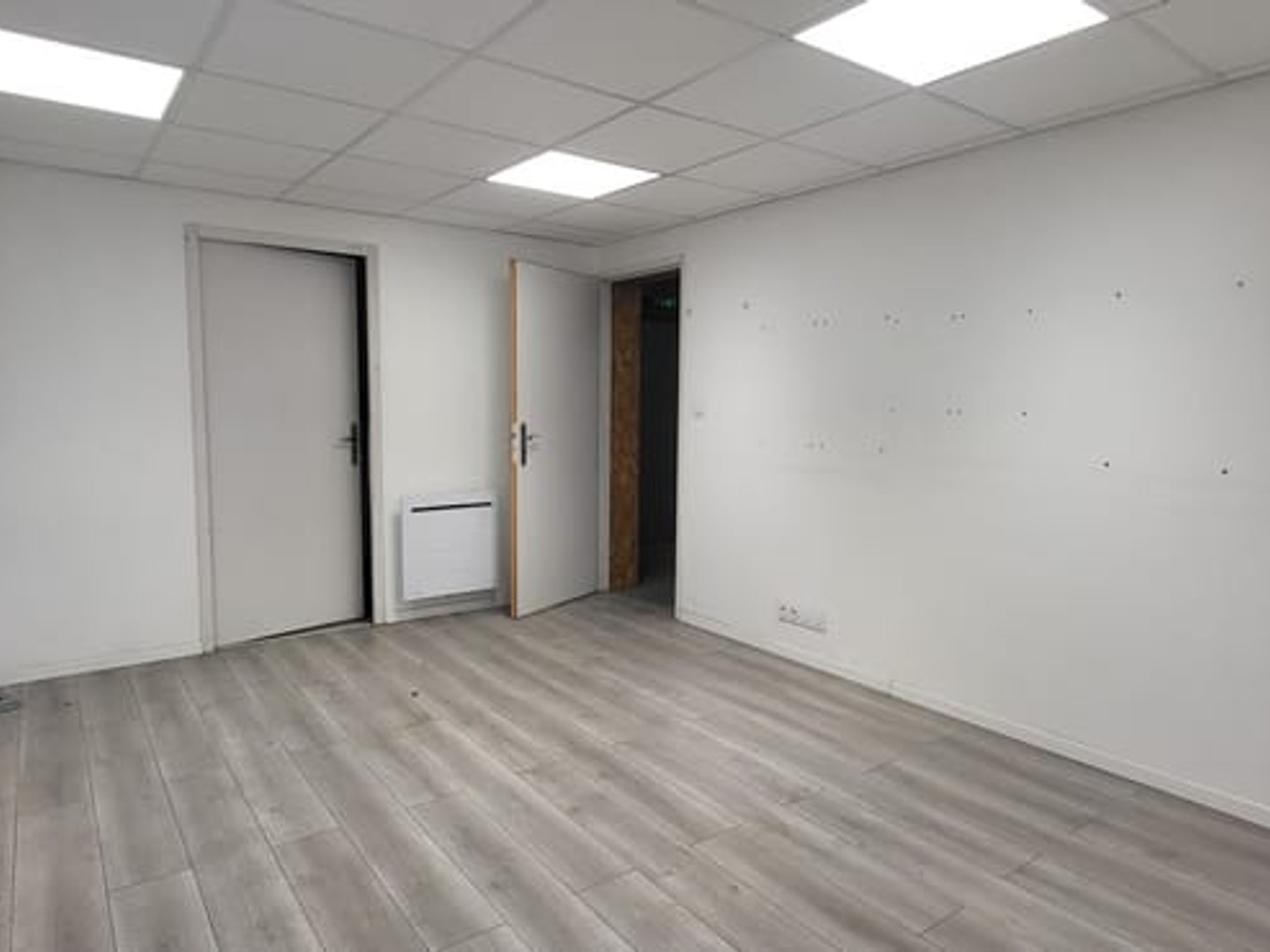 Parking / garage / box à vendre - 120m2 - Auray (56400)