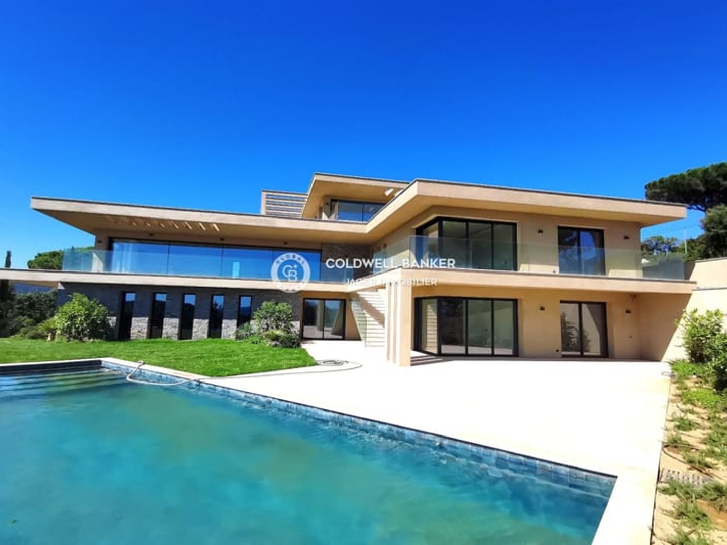 Maison à vendre - 6 pièces - 340m2 - Sainte-Maxime (83120)