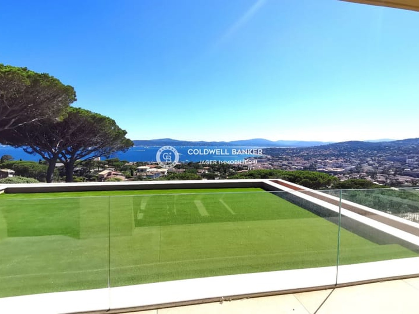Maison à vendre - 6 pièces - 340m2 - Sainte-Maxime (83120)