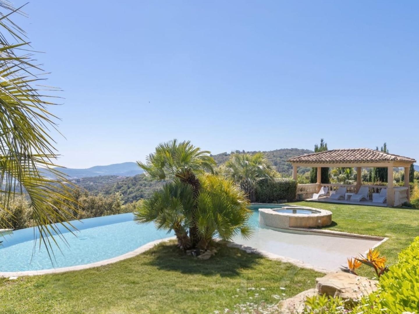 Maison à vendre - 12 pièces - 464m2 - Grimaud (83310)