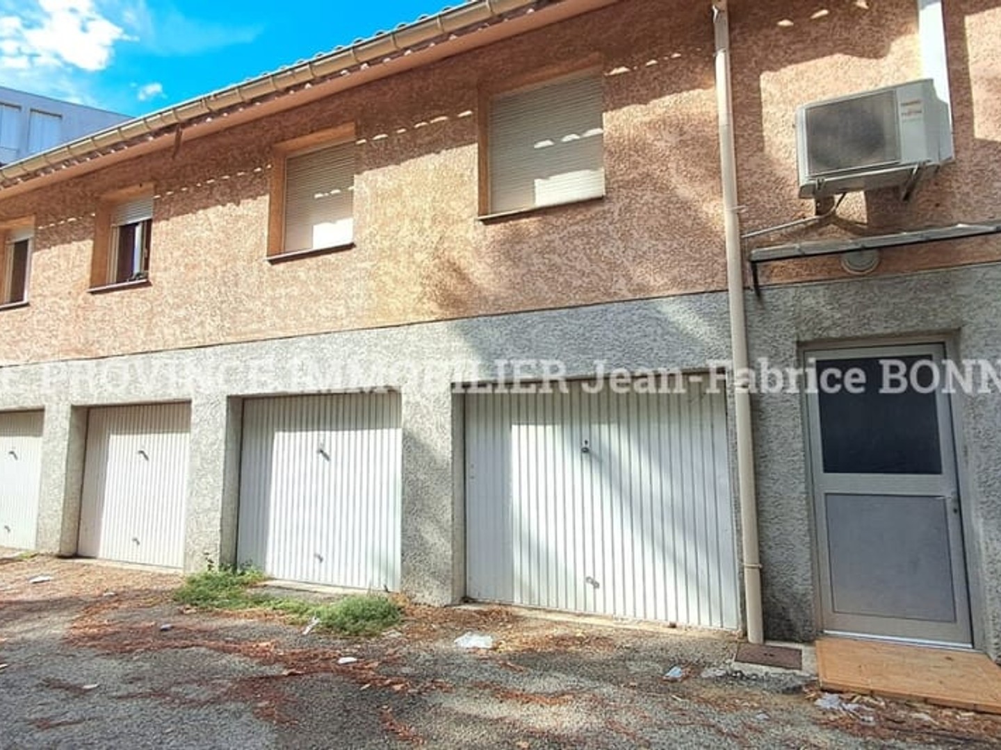 Parking / garage / box à vendre - 17m2 - Bagnols-Sur-Cèze (30200)