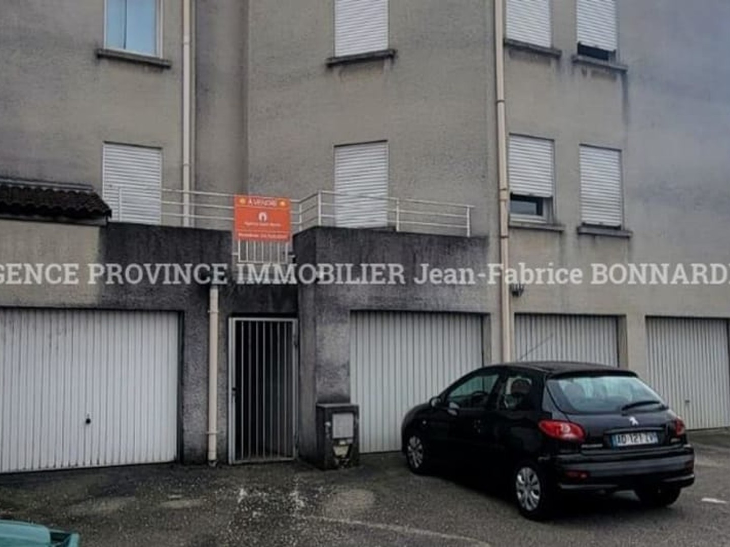 Parking / garage / box à vendre - 17m2 - Bagnols-Sur-Cèze (30200)