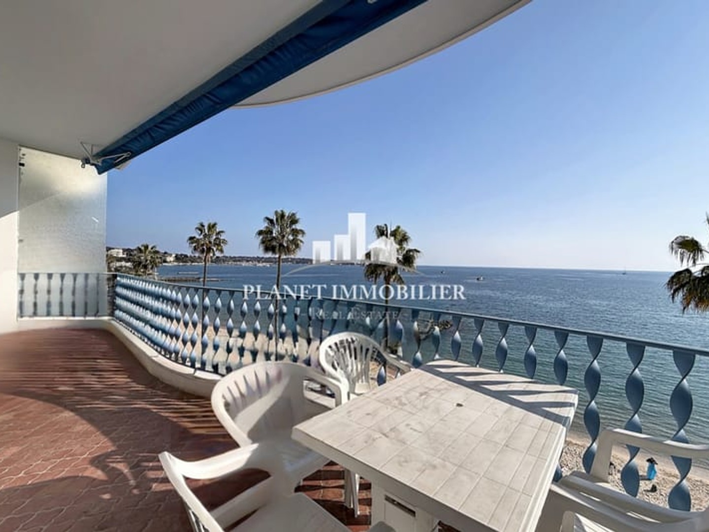 JUAN LES PINS APPARTEMENT 4 PIECES CAVE GARAGE FRONT DE MER