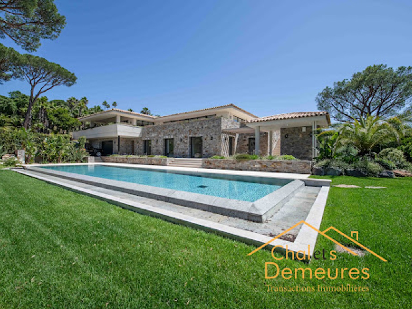 Maison 8 pièces 354 m²