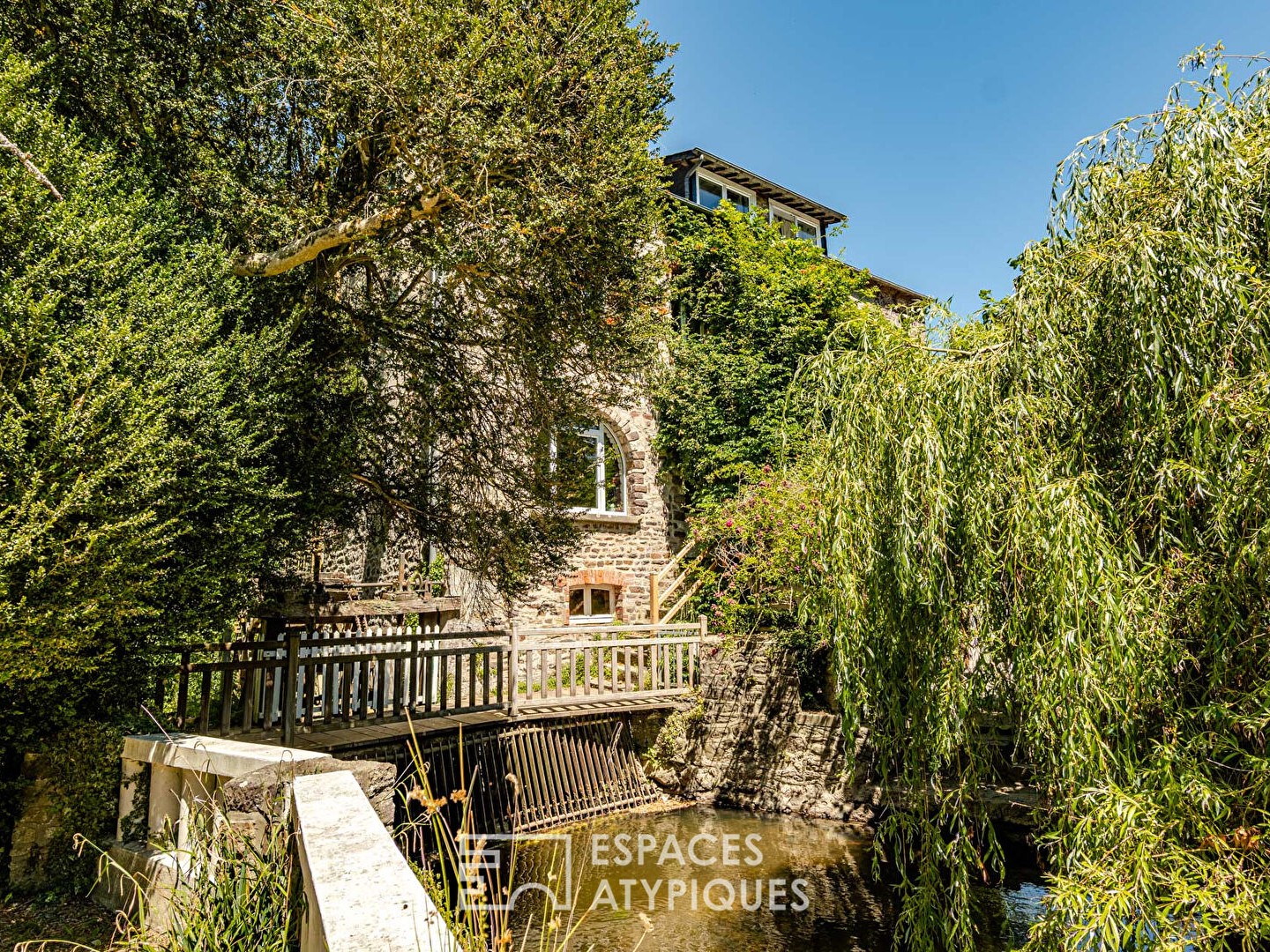 Moulin historique avec habitation, gîtes et salle de réception