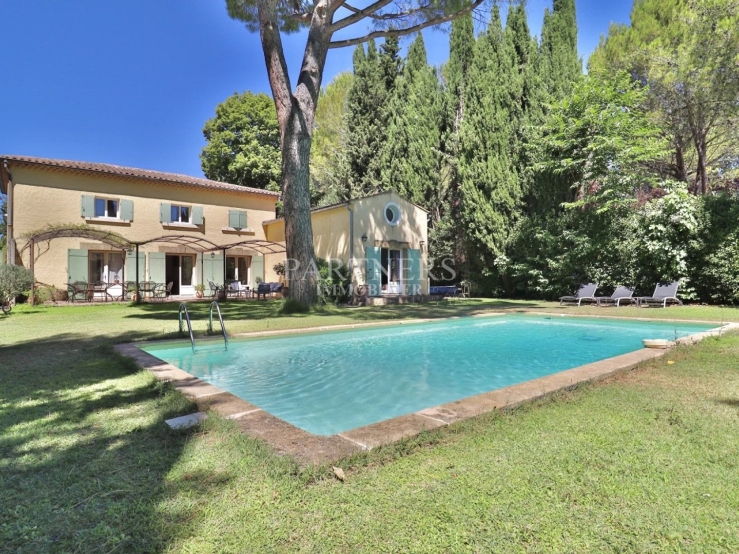 Maison à vendre - 7 pièces - 245m2 - Aix-En-Provence (13540)