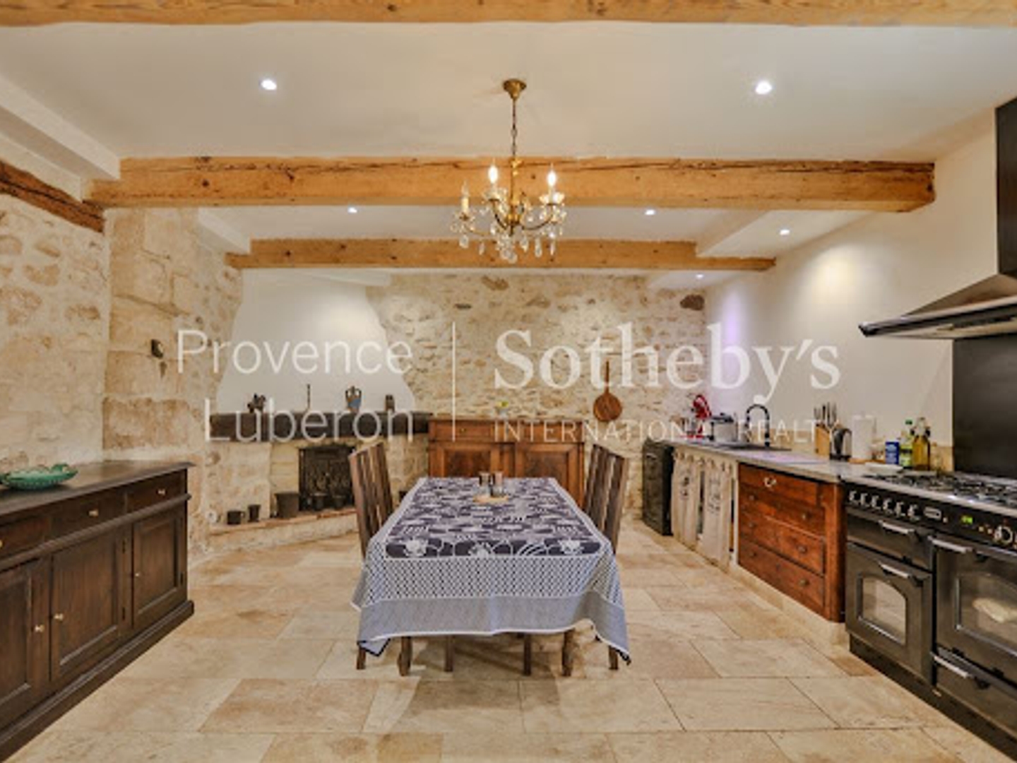 Maison à vendre - 14 pièces - 490m2 - Saint-Didier (84210)