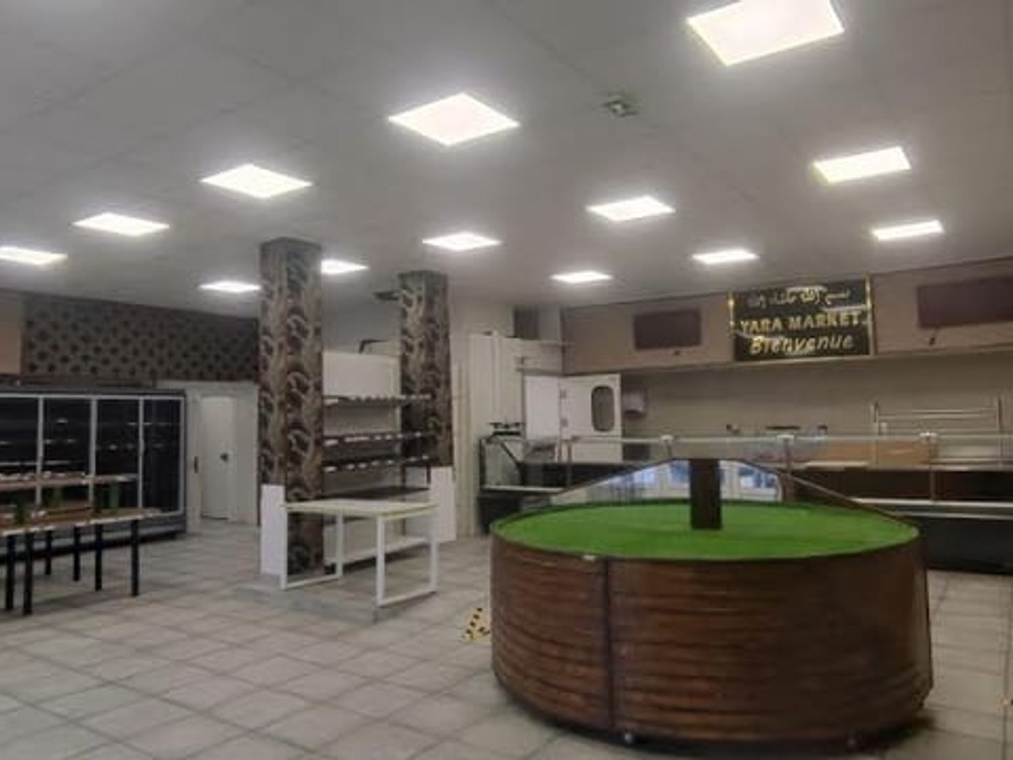 Magasin à vendre - 215m2 - Vaux-Le-Pénil (77000)