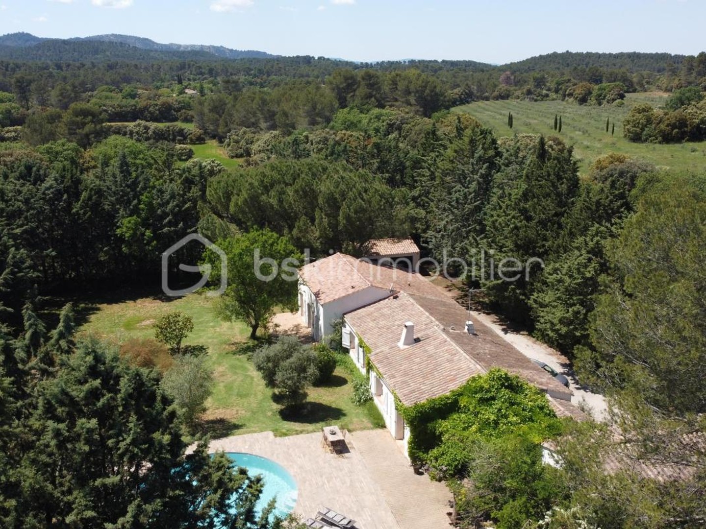 Venez Découvrir cette Demeure d'exception Plein Pied à JOUQUES, Village de l'arrière pays Aixois - L'art de vivre provençal dans un cadre préservé - Rare aux portes d'Aix-en-Provence