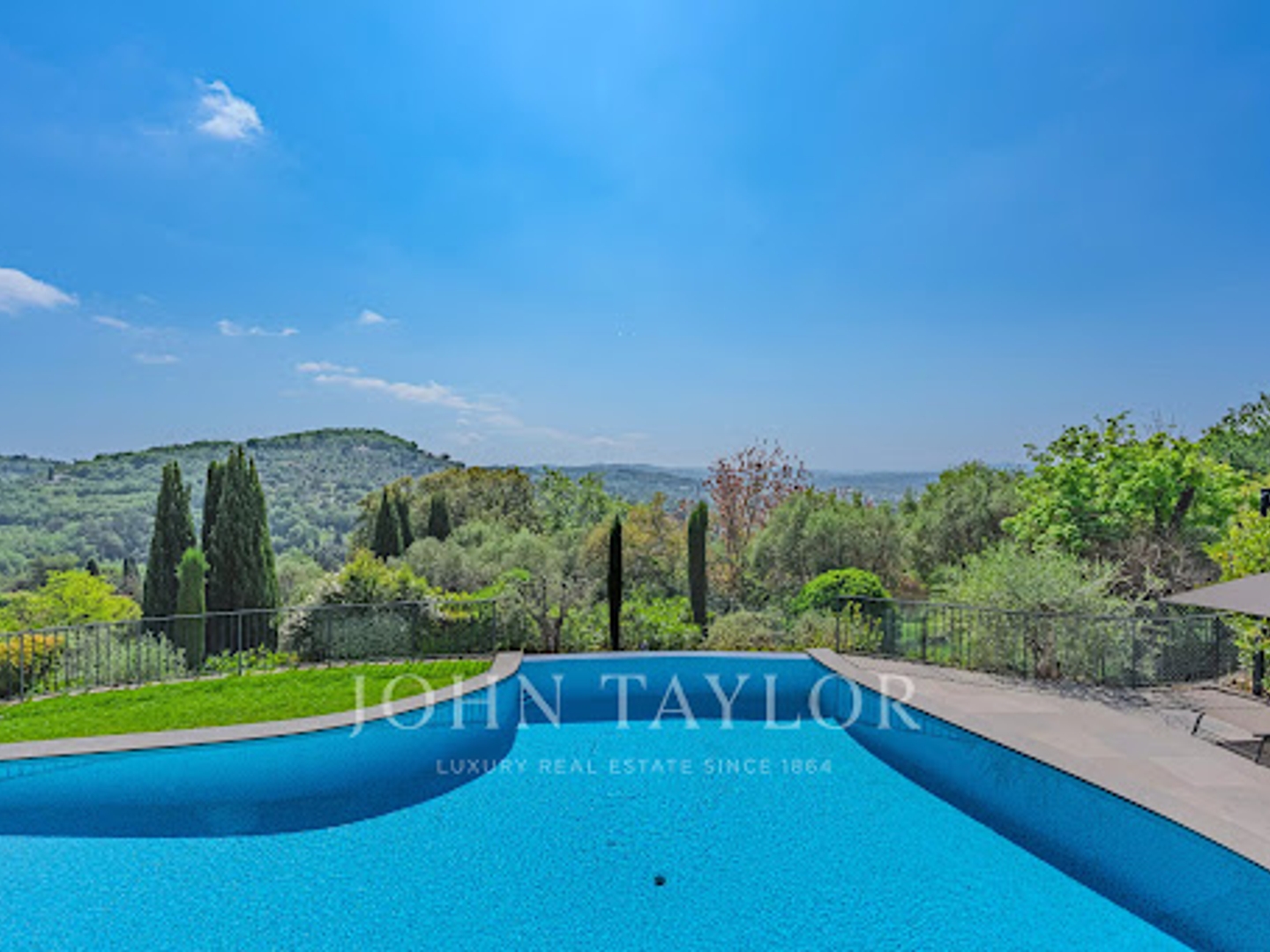 Maison 12 pièces 730 m²