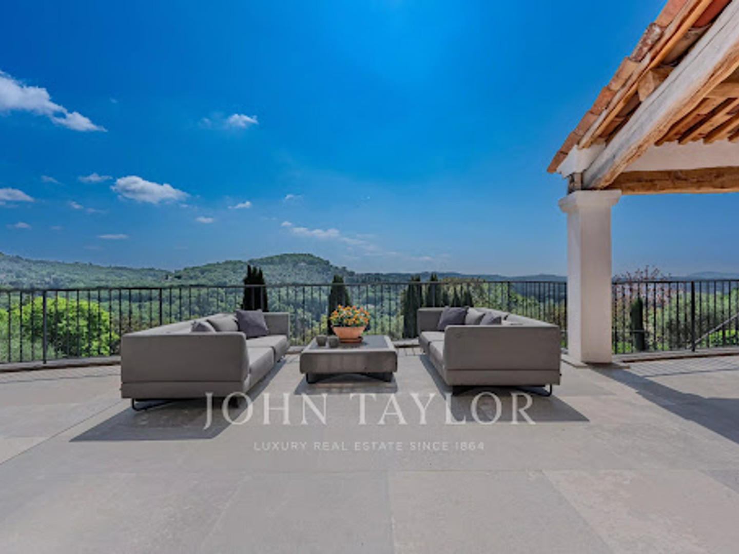Maison à vendre - 12 pièces - 730m2 - Châteauneuf-Grasse (06740)