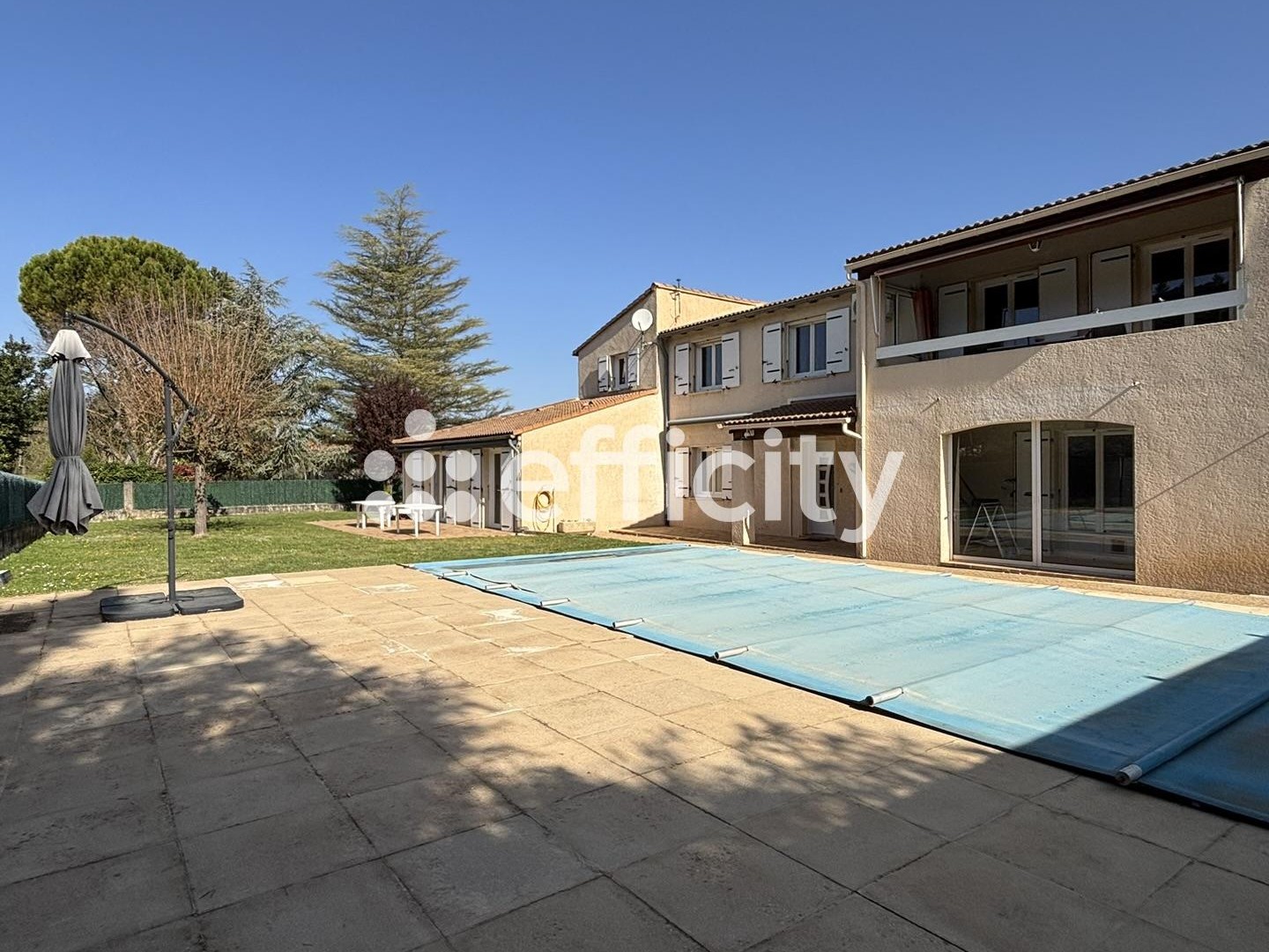 Maison à vendre - 8 pièces - 208m2 - Simiane-Collongue (13109)