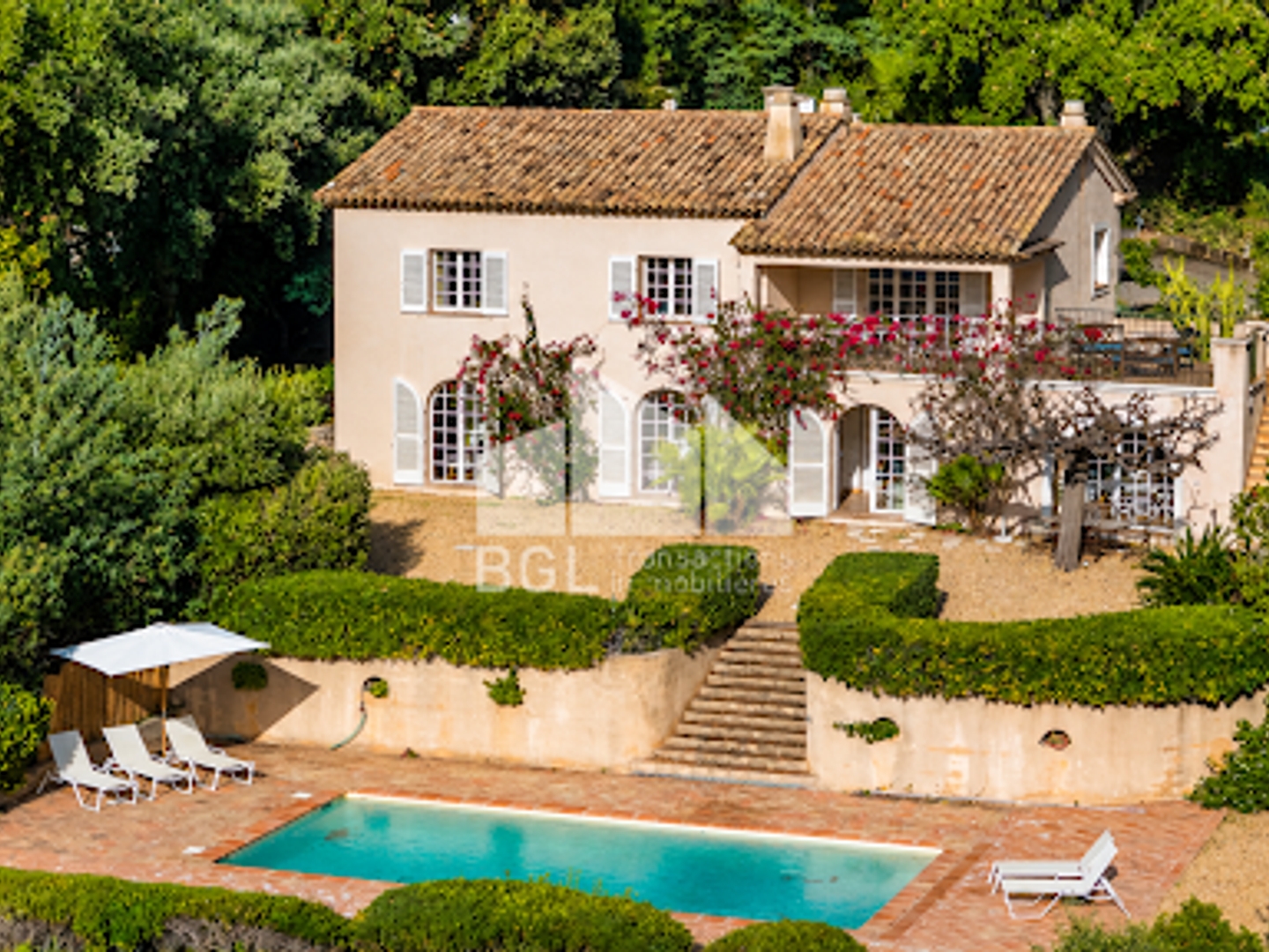 Maison 9 pièces 236 m²