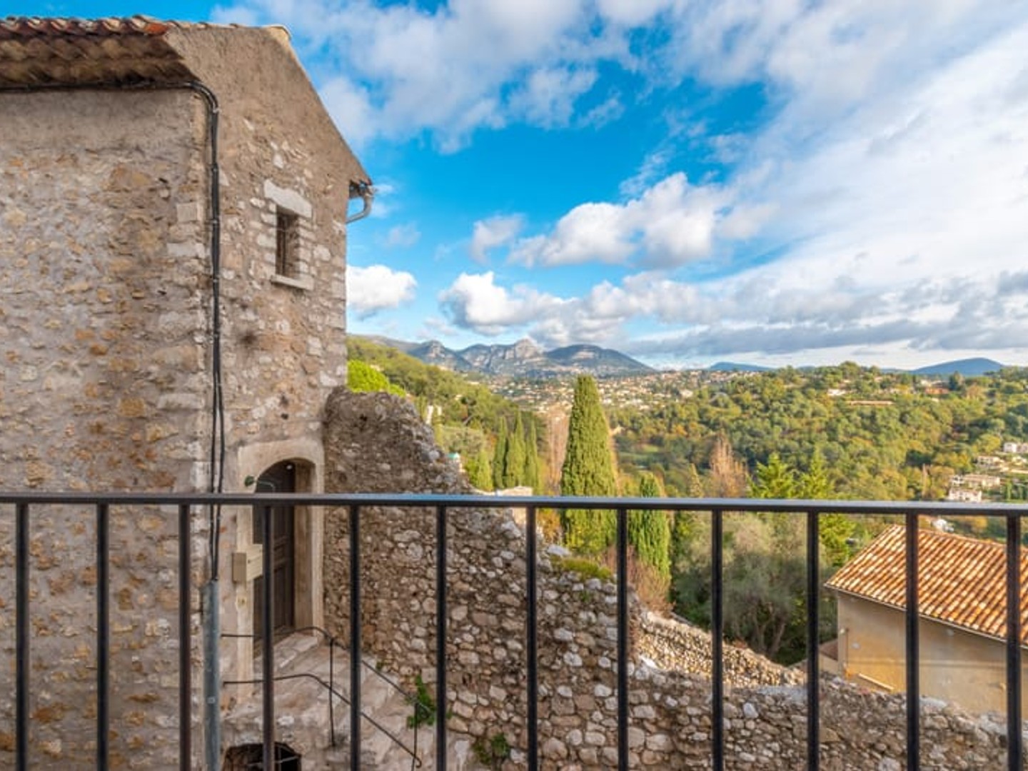 Maison à vendre - 2 pièces - 65m2 - Saint-Paul-De-Vence (06570)