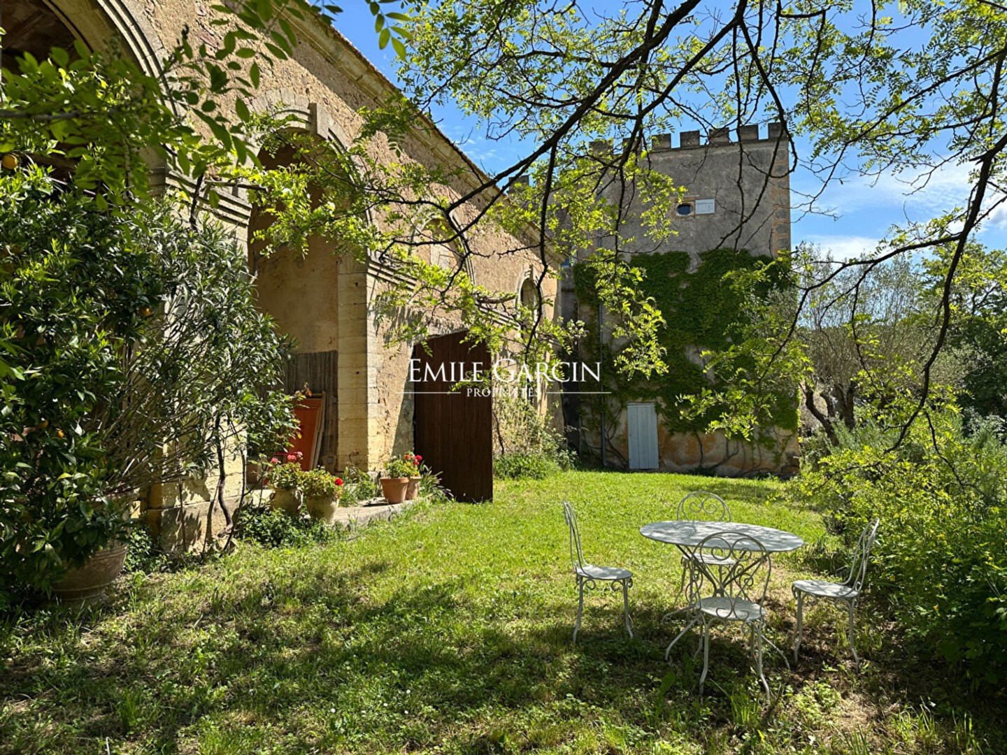 Maison à vendre - 17 pièces - 580m2 - Uzès (30700)