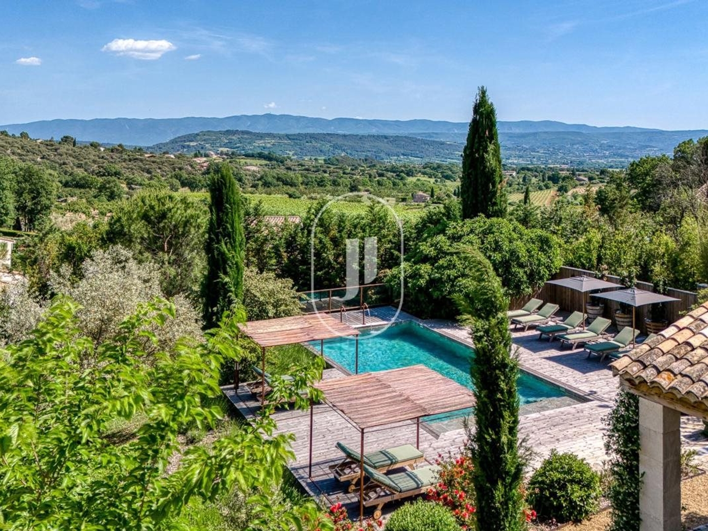 Mas du 18e siècle rénové à vendre à St Saturnin les Apt