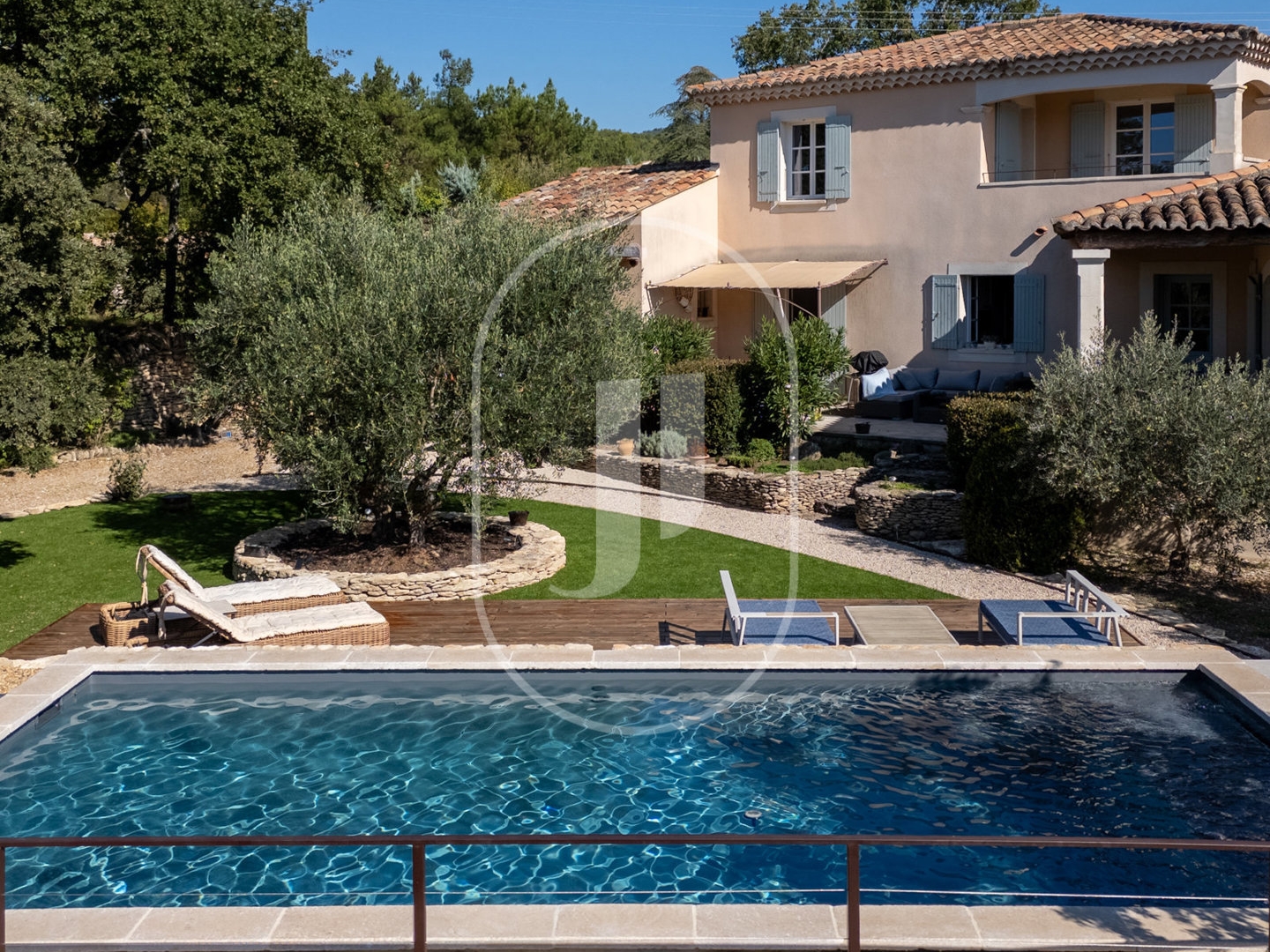 Charmante villa avec jardin et piscine à vendre à Cabrières d'Avignon