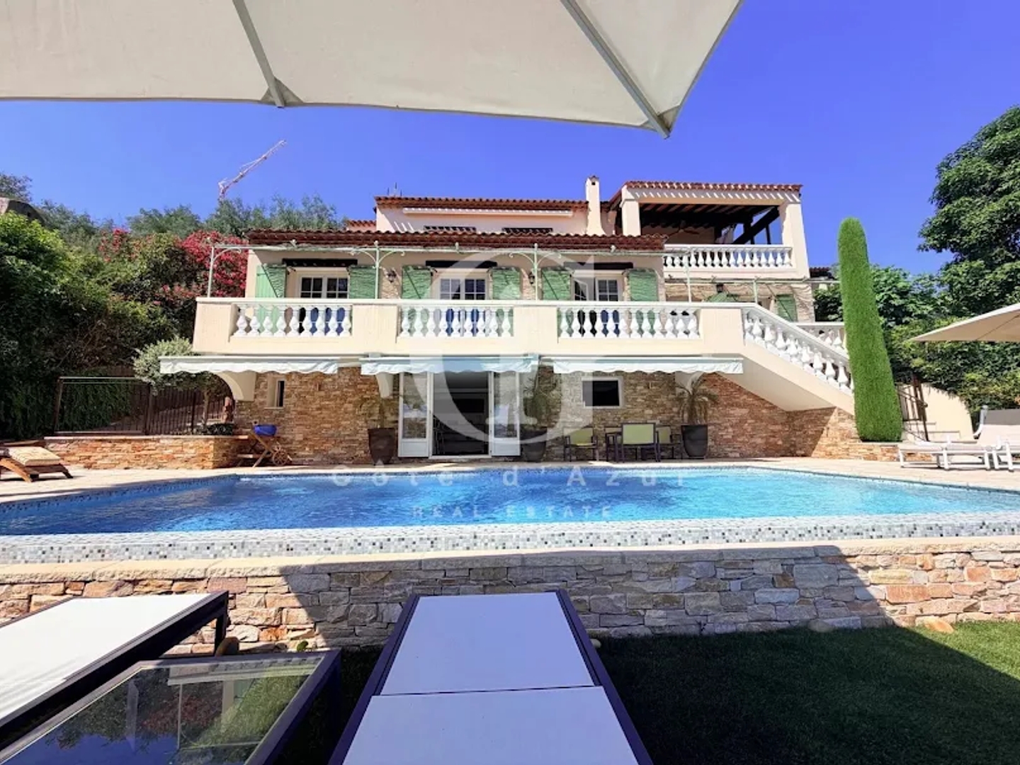Maison à vendre - 6 pièces - 2500m2 - Mandelieu-La-Napoule (06210)