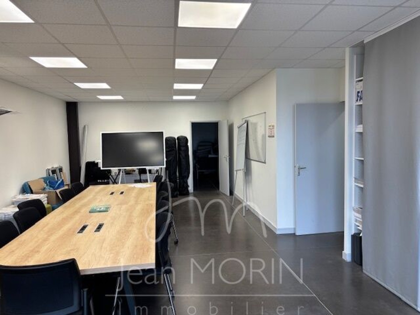 Magasin à vendre - 2 pièces - 220m2 - Mours-Saint-Eusèbe (26540)