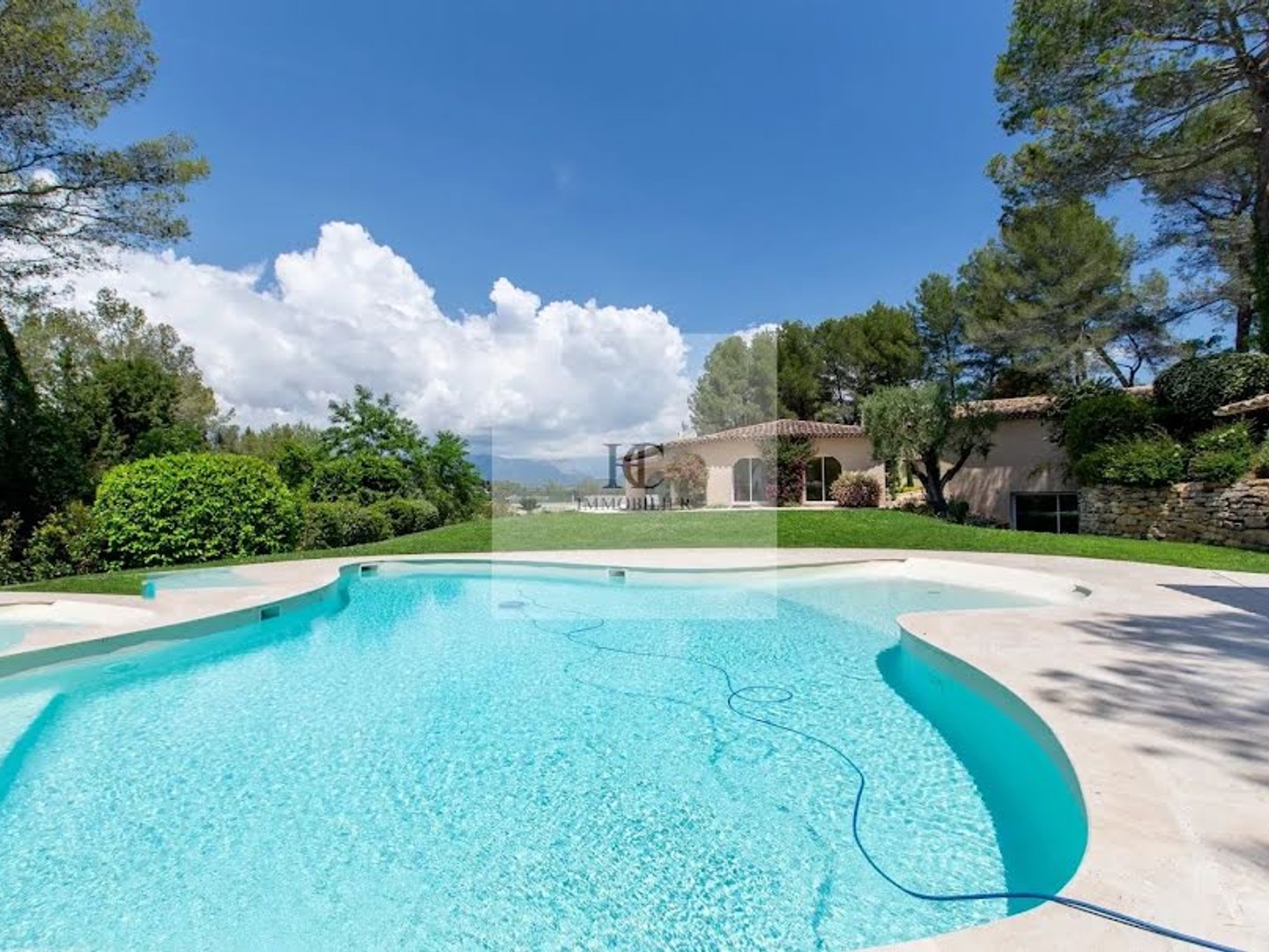 Villa 6 pièces 540 m²