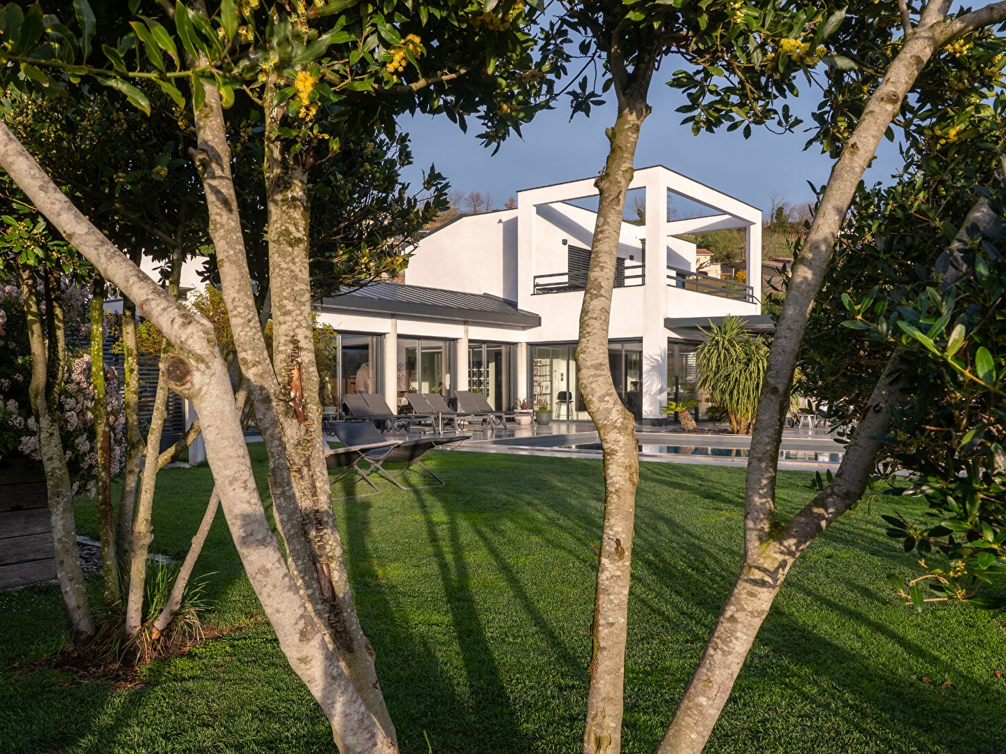 VILLA CONTEMPORAINE DE PRESTIGE : 256m² sur parcelle 913m² - Panorama exceptionnel sur la Vallée du Rhône