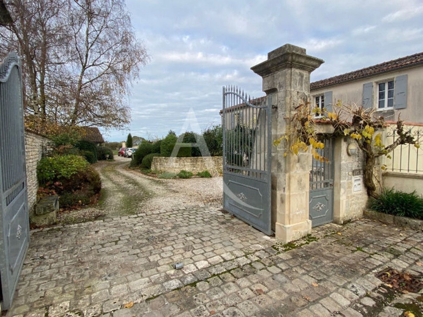 Immeuble à vendre - 7 pièces - 220m2 - Montroy (17220)