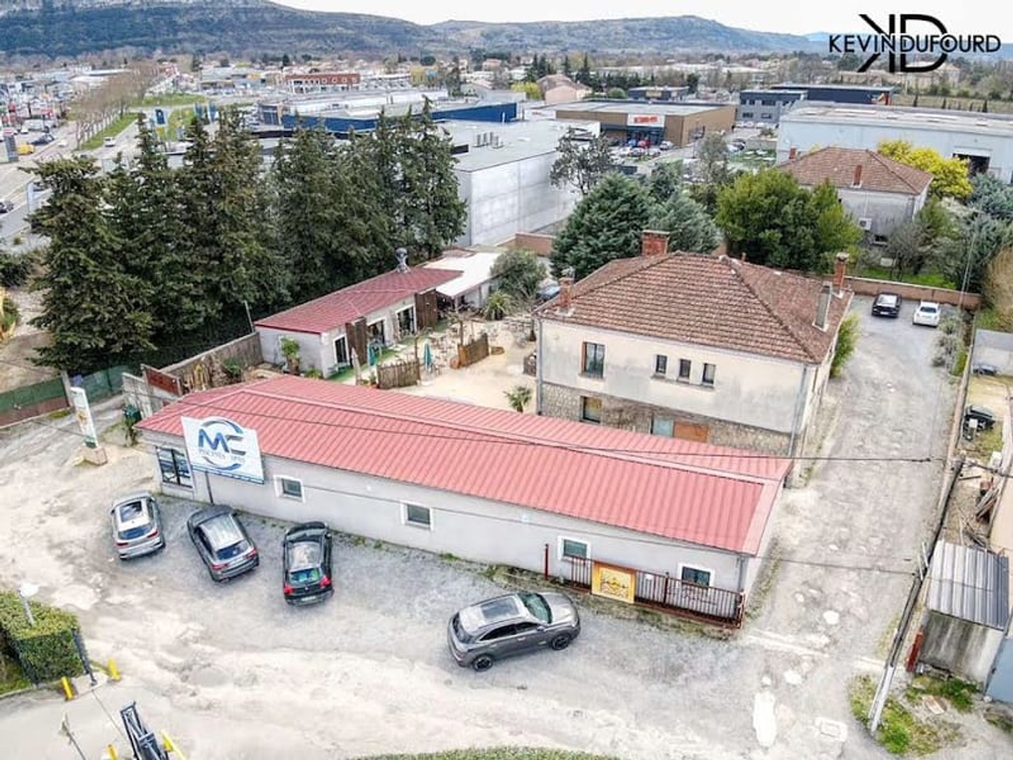 Local 10 pièces 450 m²